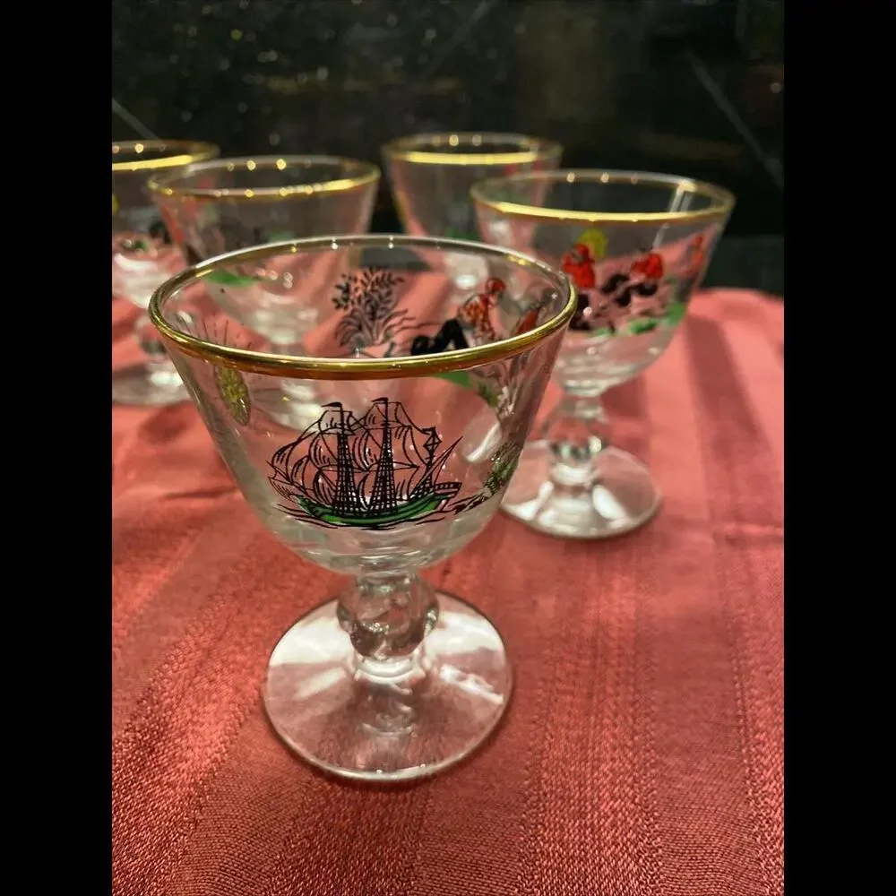 🎩✨Vintage 7 Small Wine Glasses With Gold Banding And Colorful Japanese Motif